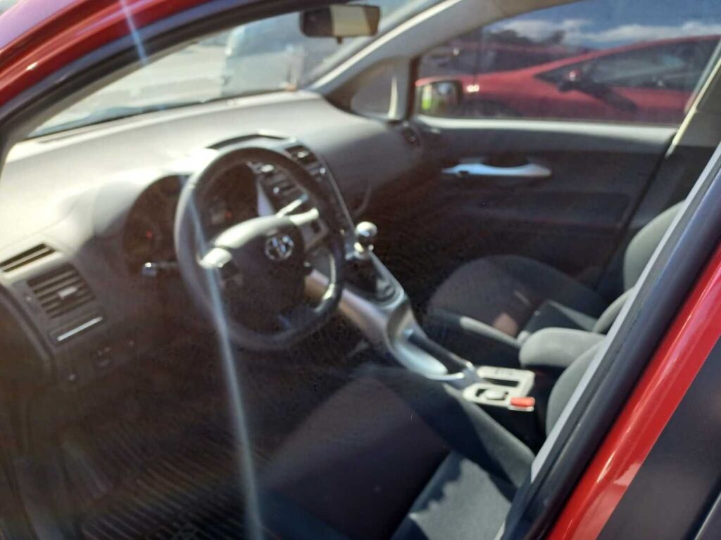Toyota Auris 2012 Punainen