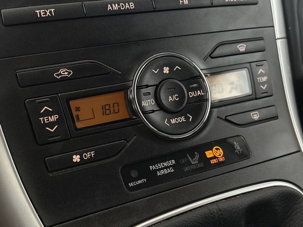 Toyota Auris 2012 Punainen