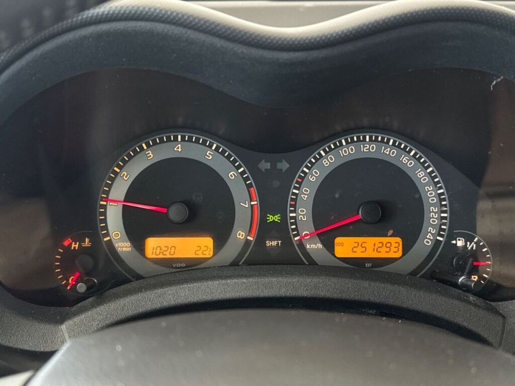 Toyota Auris 2012 Punainen