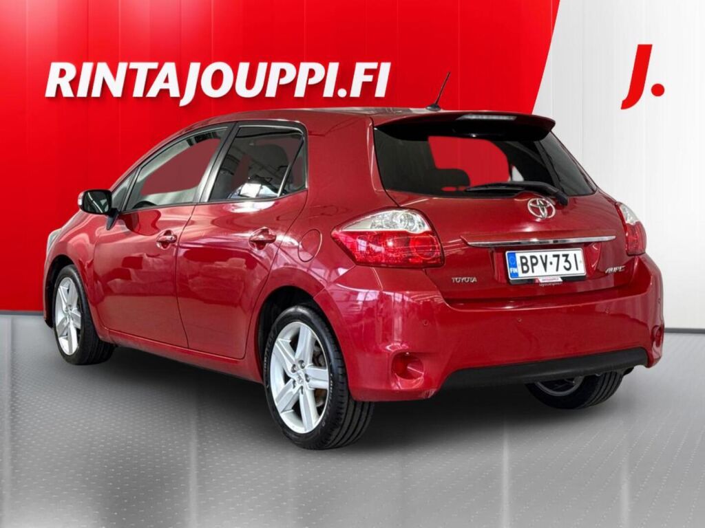 Toyota Auris 2012 Punainen