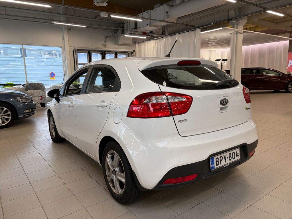Kia Rio 2012 Valkoinen