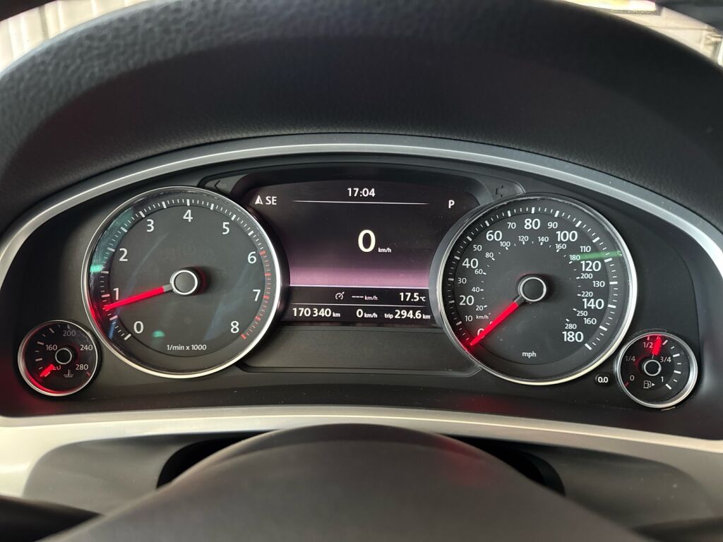 Volkswagen Touareg 2011 Musta