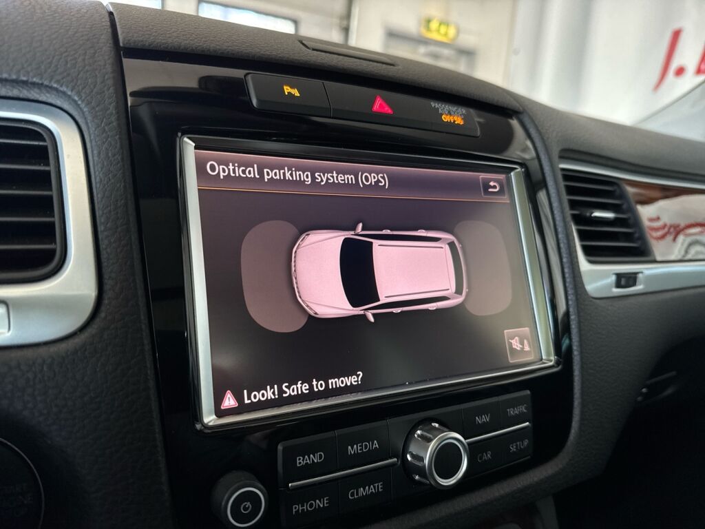 Volkswagen Touareg 2011 Musta