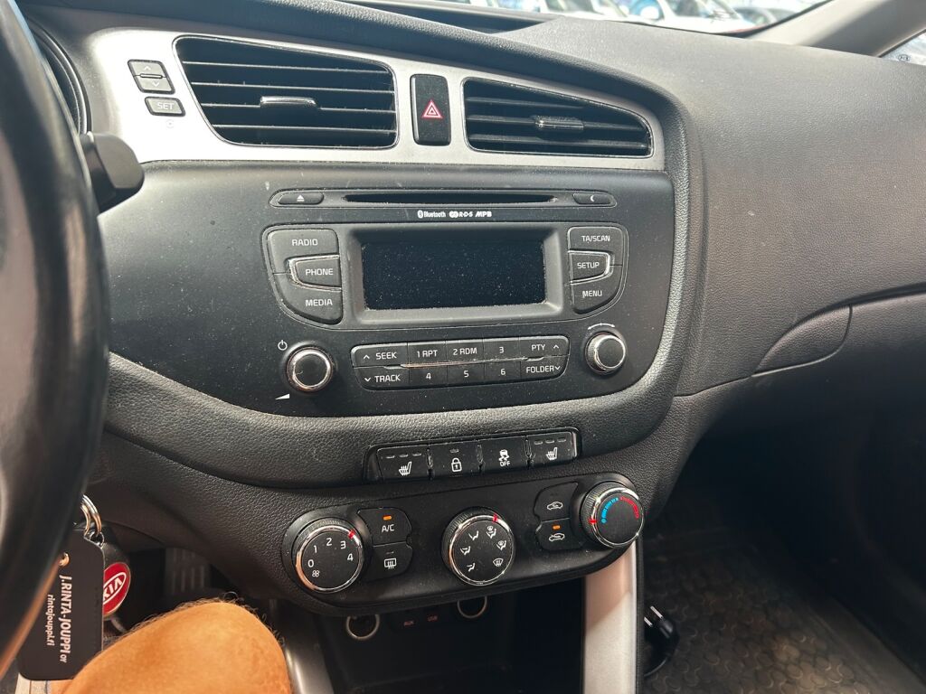 Kia Ceed 2012 Punainen