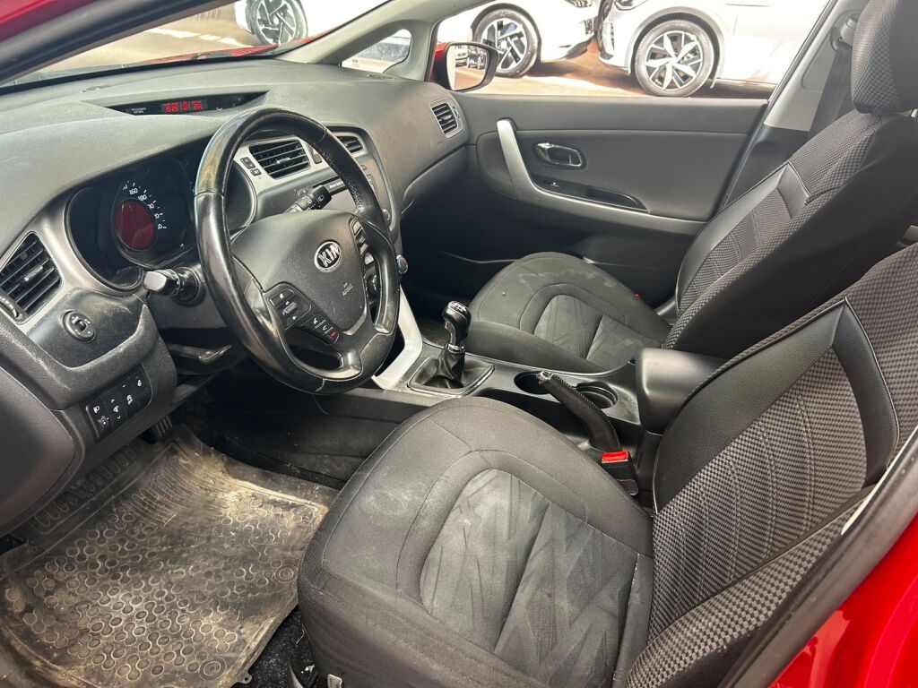 Kia Ceed 2012 Punainen