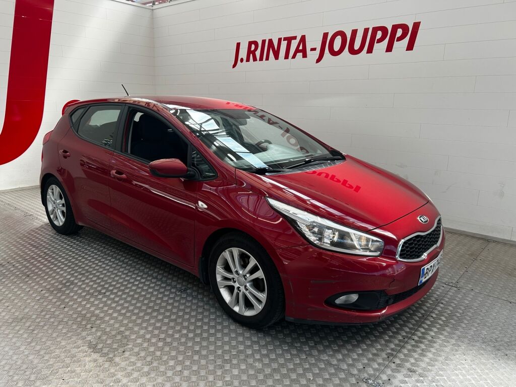 Kia Ceed 2012 Punainen