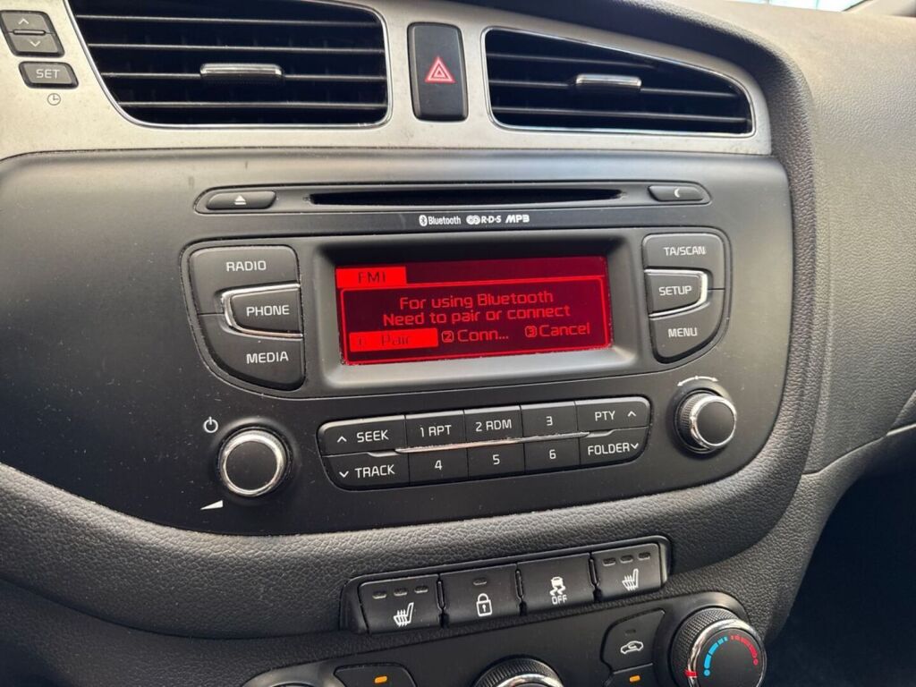 Kia Ceed 2012 Punainen