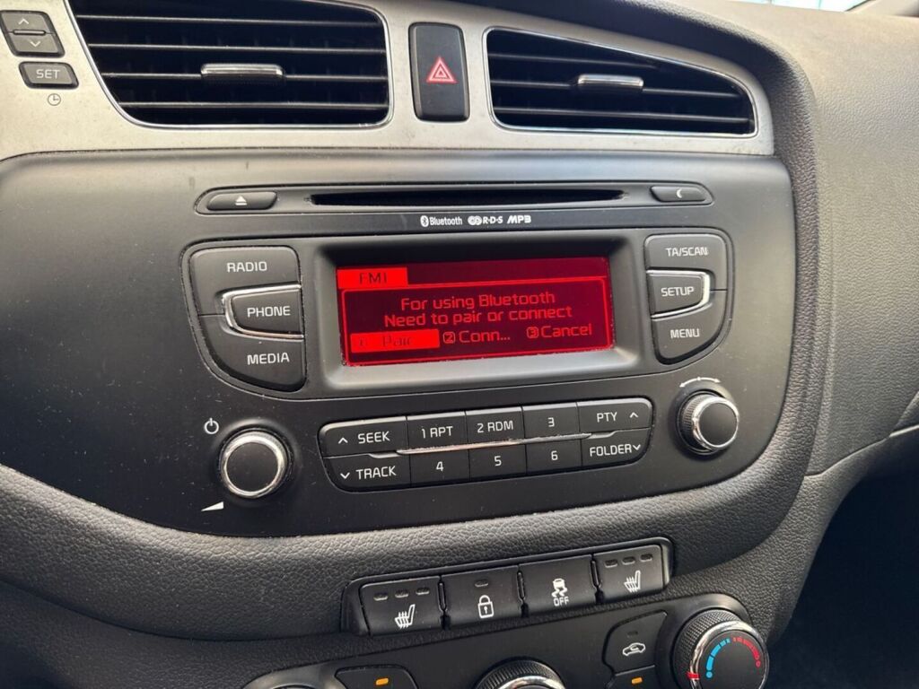 Kia Ceed 2013 Punainen
