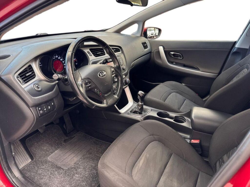Kia Ceed 2012 Punainen