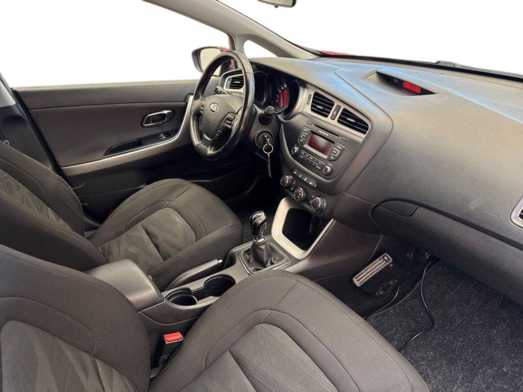 Kia Ceed 2012 Punainen