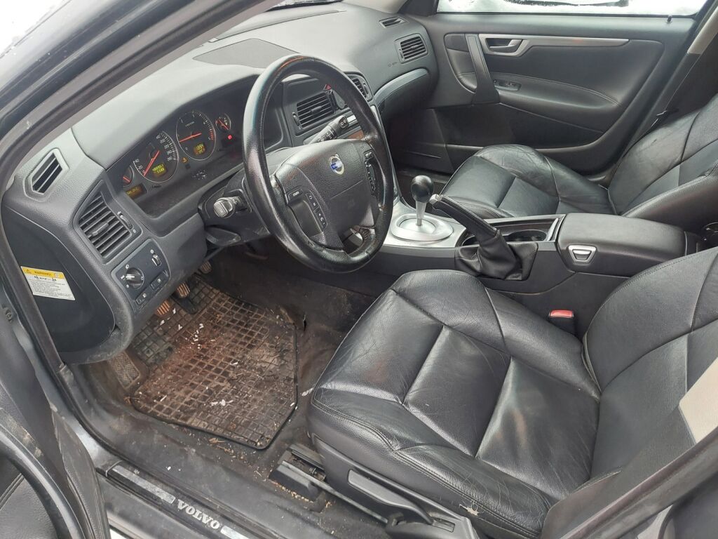 Volvo V70 2005 Harmaa