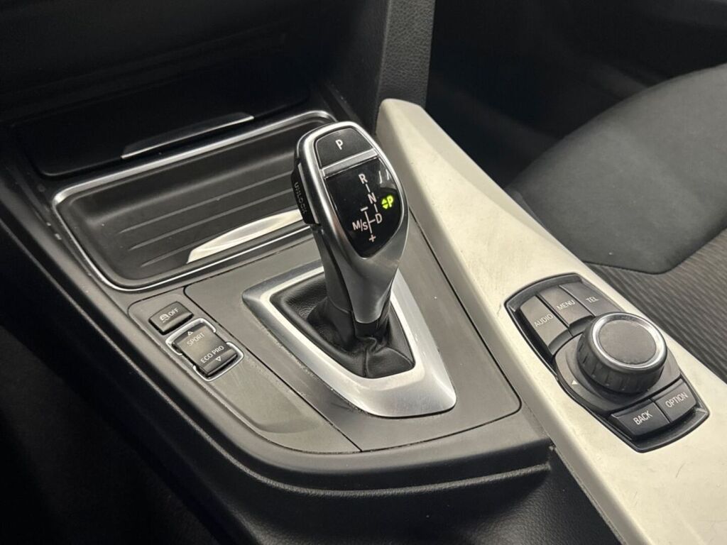 BMW 320 2013 Valkoinen