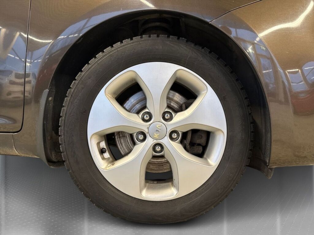 Kia Carens 2014 Ruskea (beige)