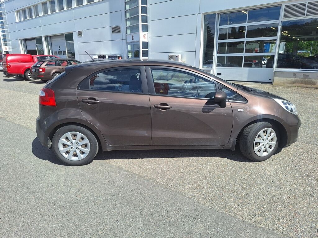 Kia Rio 2013 Ruskea (beige)