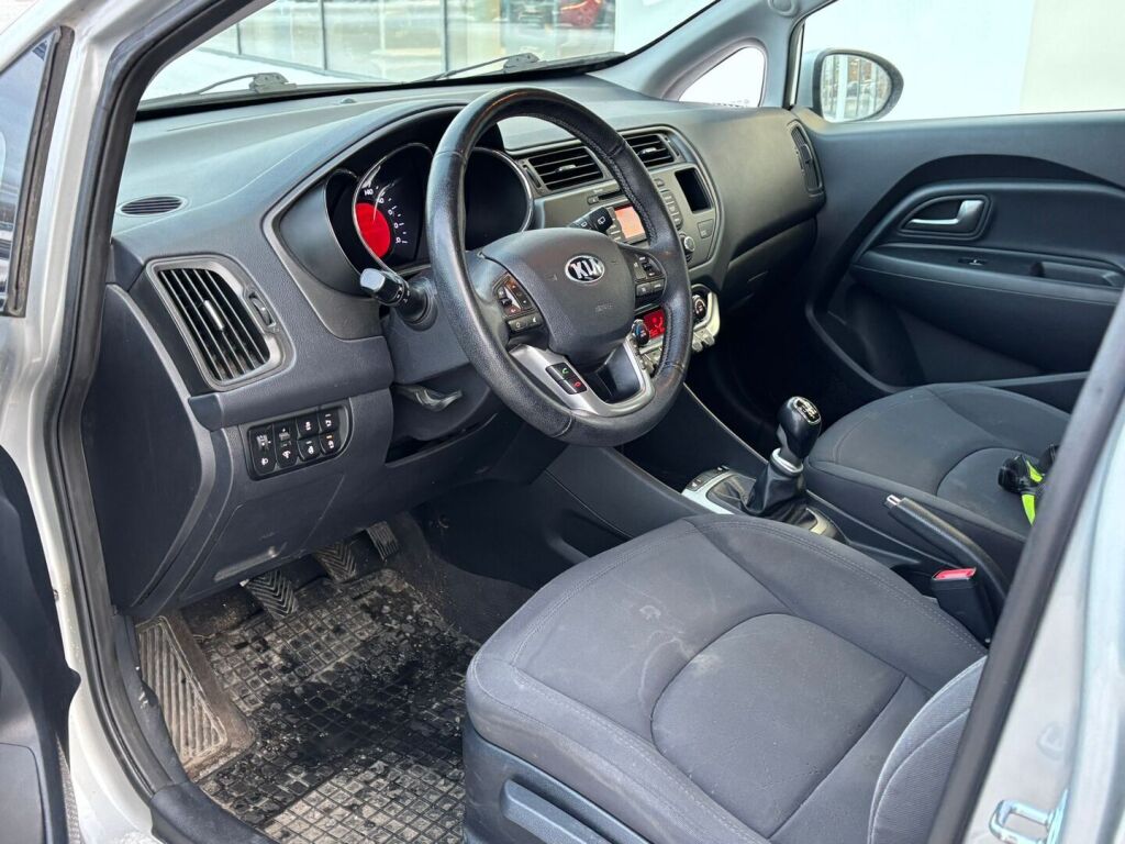 Kia Rio 2013 Hopea