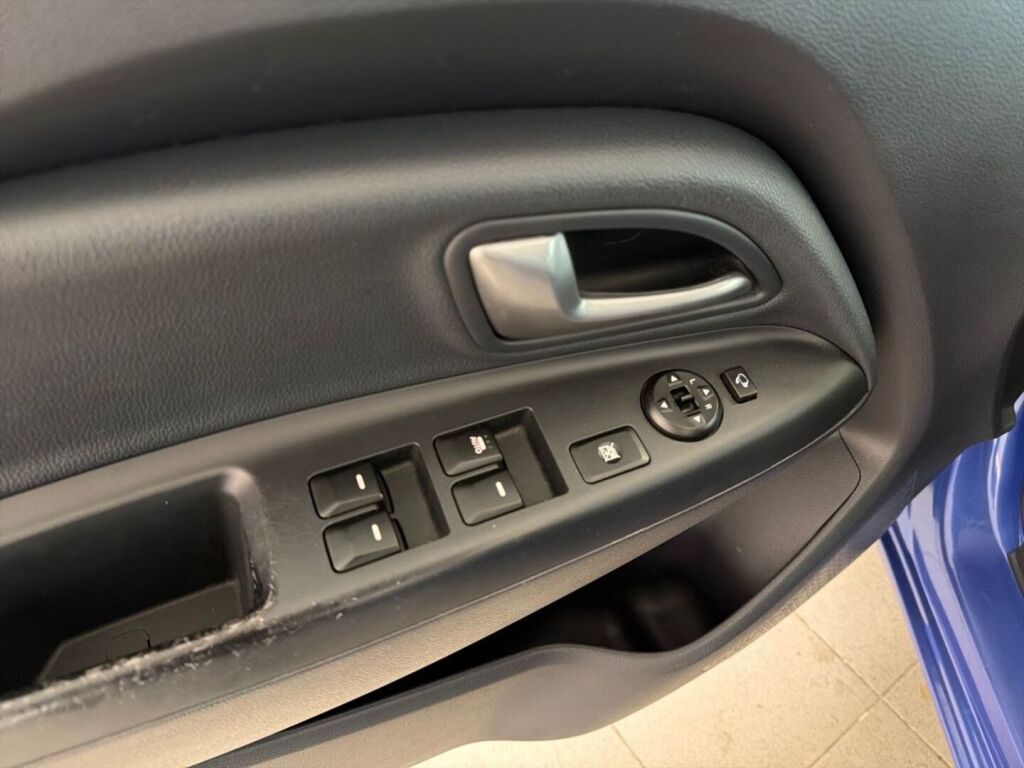 Kia Rio 2013 Sininen