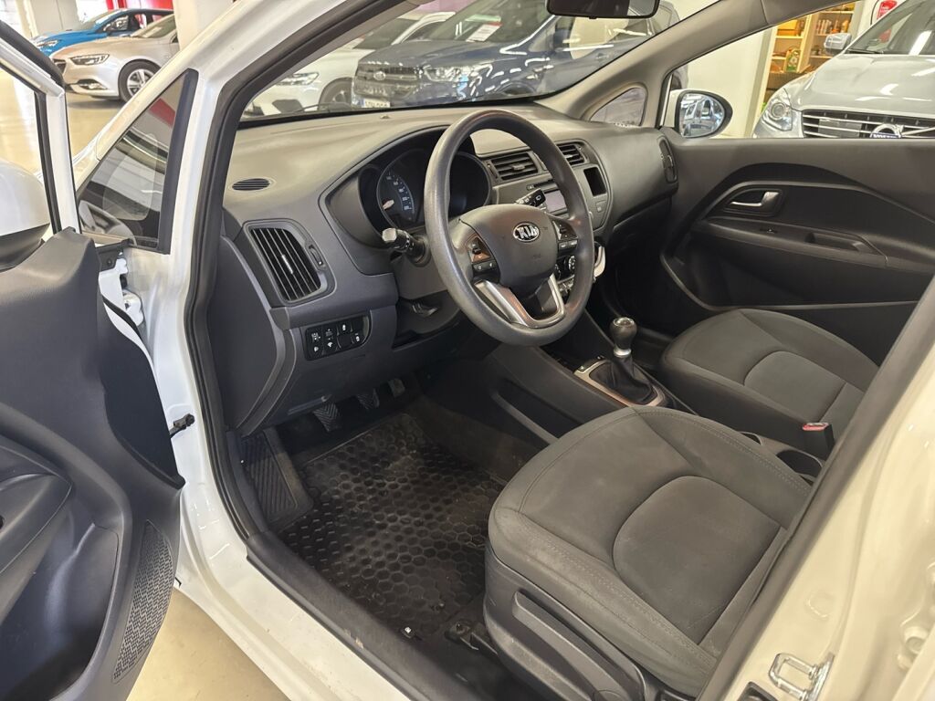 Kia Rio 2013 Valkoinen