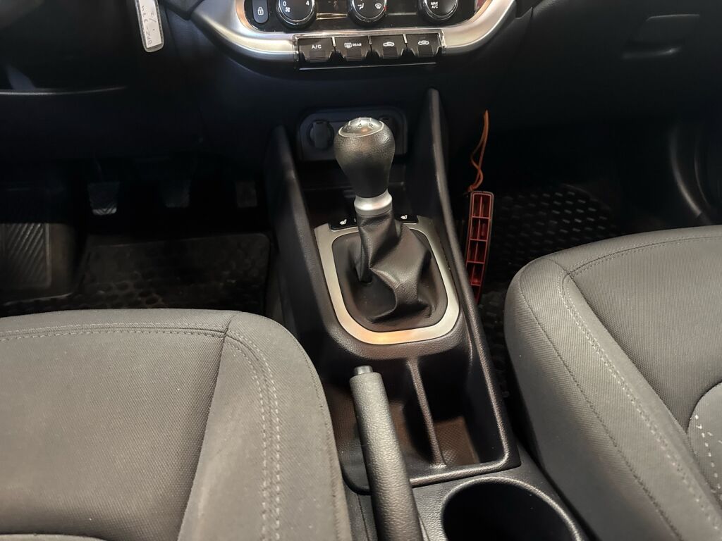 Kia Rio 2013 Valkoinen