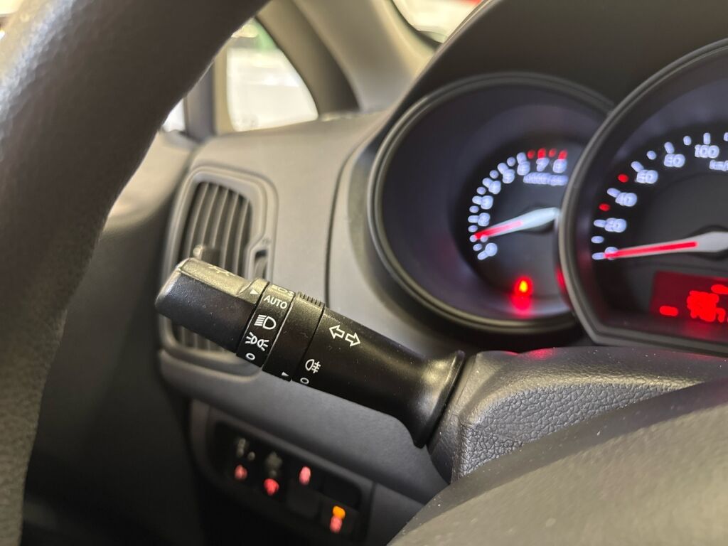Kia Rio 2013 Valkoinen