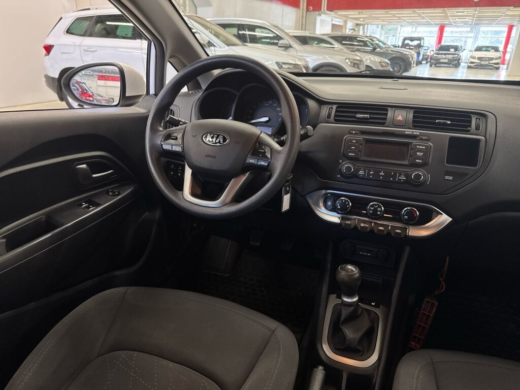Kia Rio 2013 Valkoinen