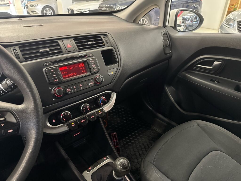 Kia Rio 2013 Valkoinen