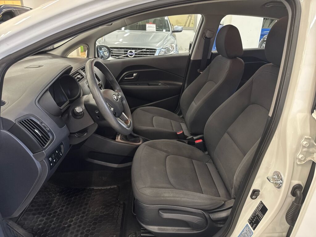 Kia Rio 2013 Valkoinen