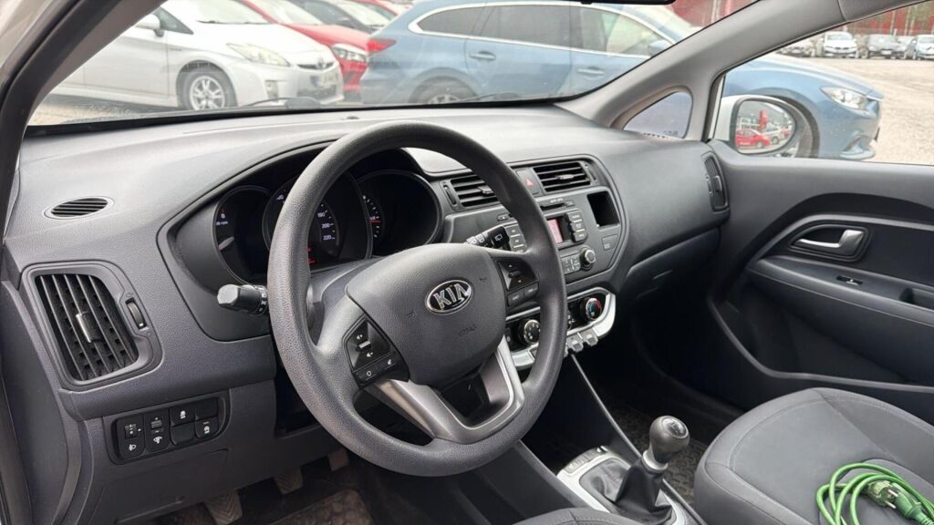 Kia Rio 2013 Valkoinen
