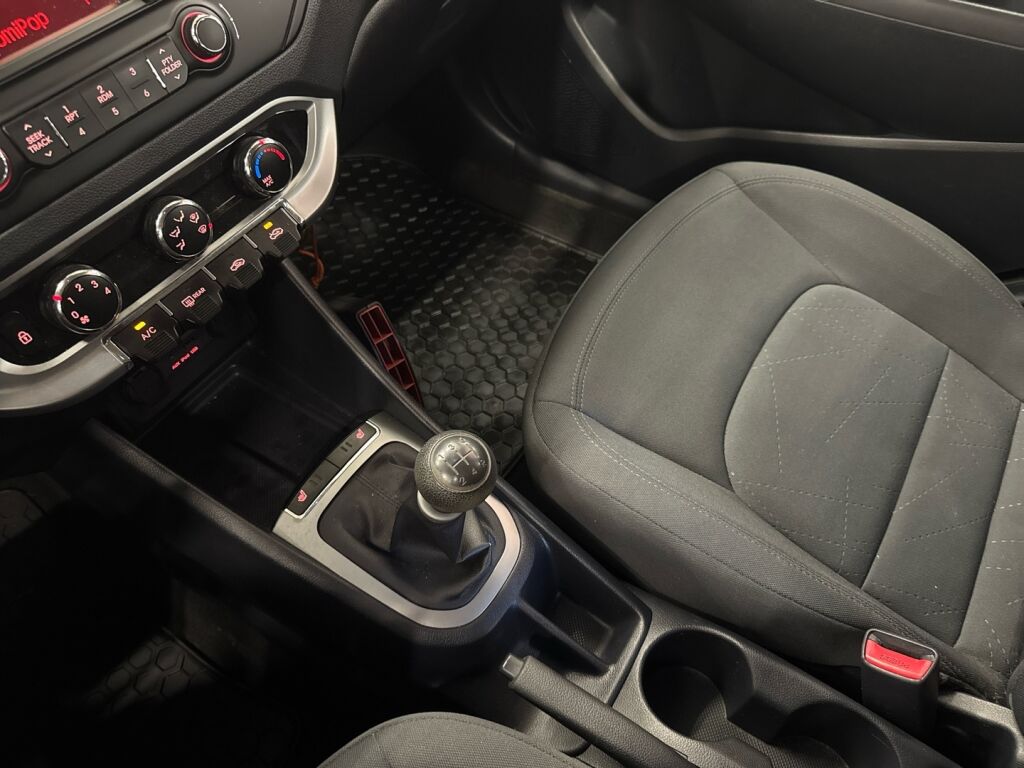 Kia Rio 2013 Valkoinen