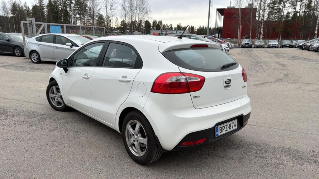 Kia Rio 2013 Valkoinen