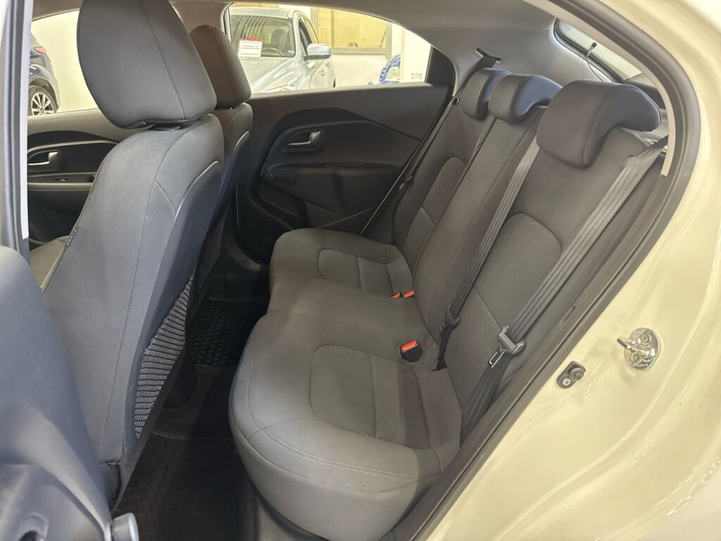 Kia Rio 2013 Valkoinen