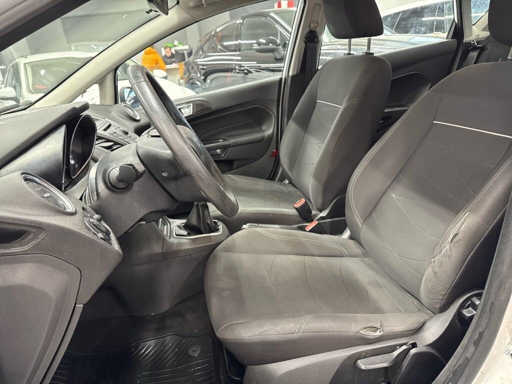 Ford Fiesta 2013 Valkoinen