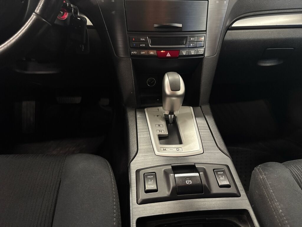 Subaru Outback 2013 Punainen