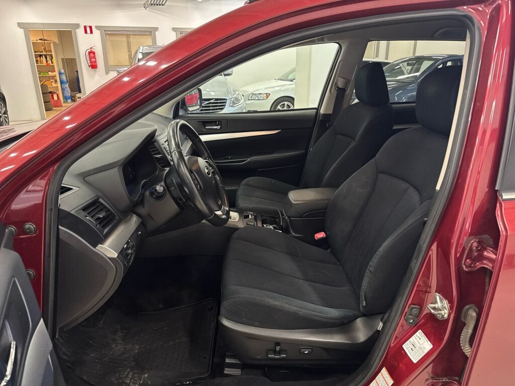 Subaru Outback 2013 Punainen