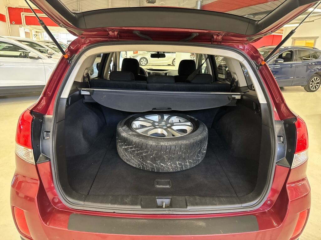 Subaru Outback 2013 Punainen