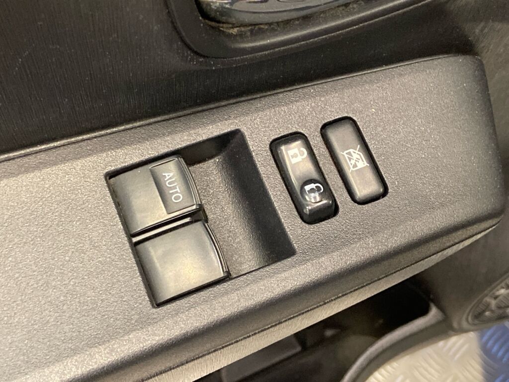 Toyota Yaris 2013 Hopea