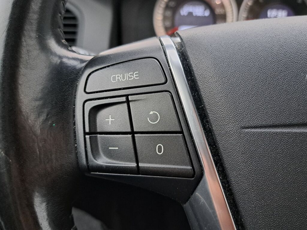 Volvo XC60 2013 Valkoinen