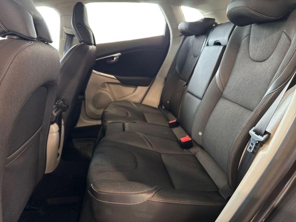 Volvo V40 Cross Country 2013 Metallinhohto Harmaa
