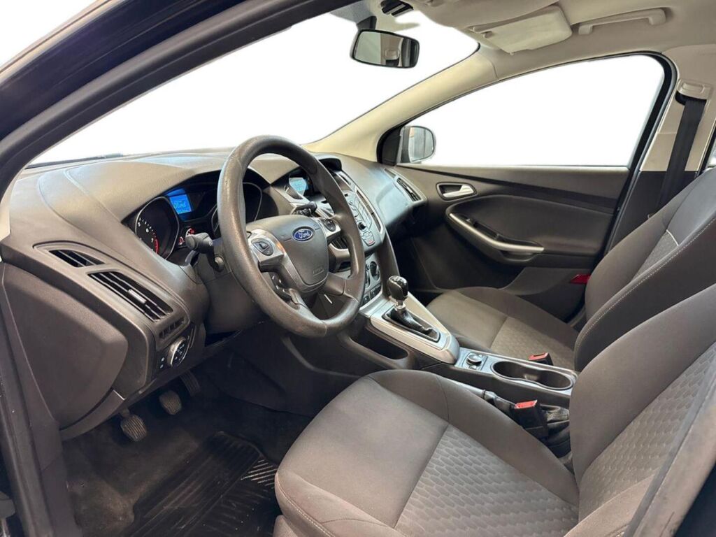 Ford Focus 2013 Musta