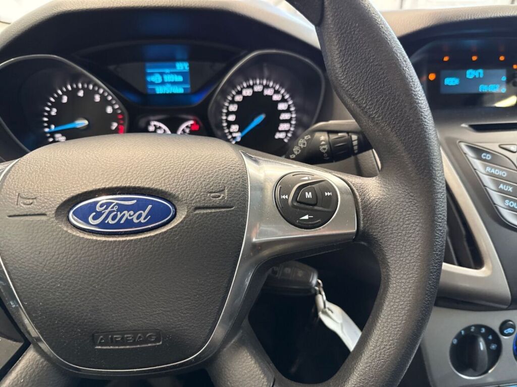 Ford Focus 2013 Musta