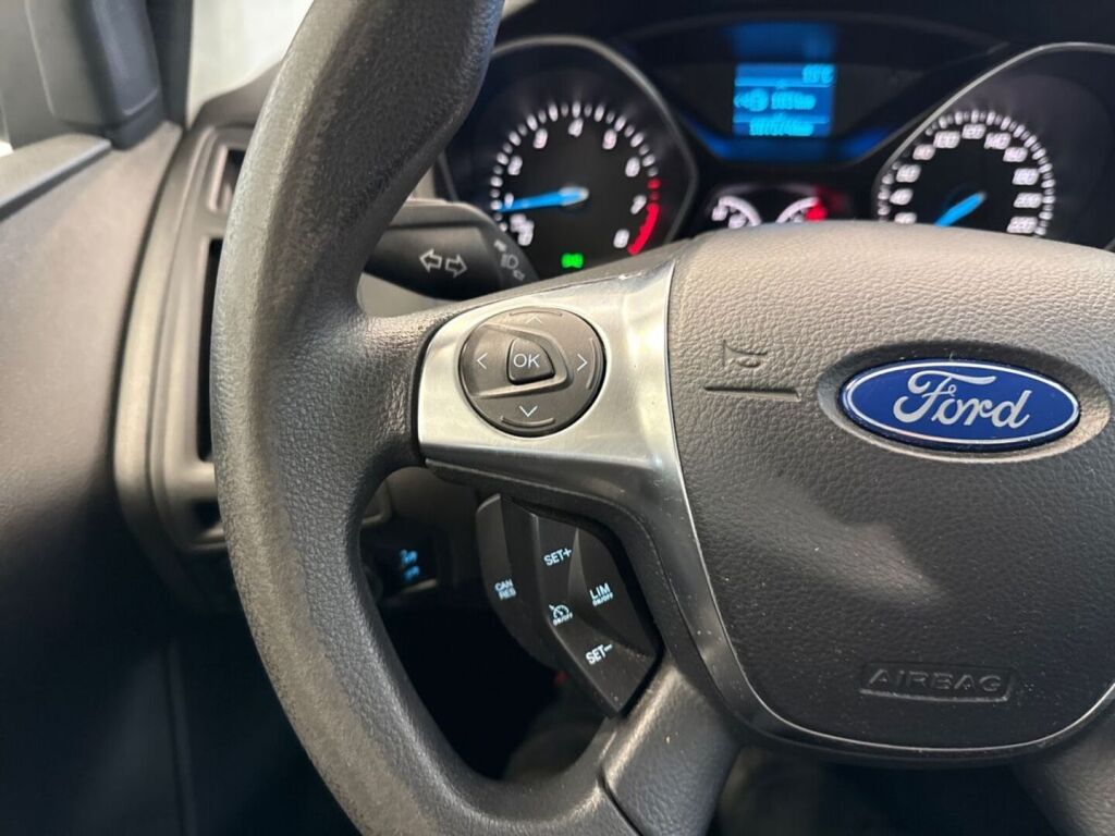 Ford Focus 2013 Musta