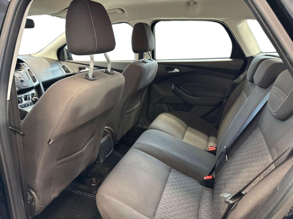 Ford Focus 2013 Musta