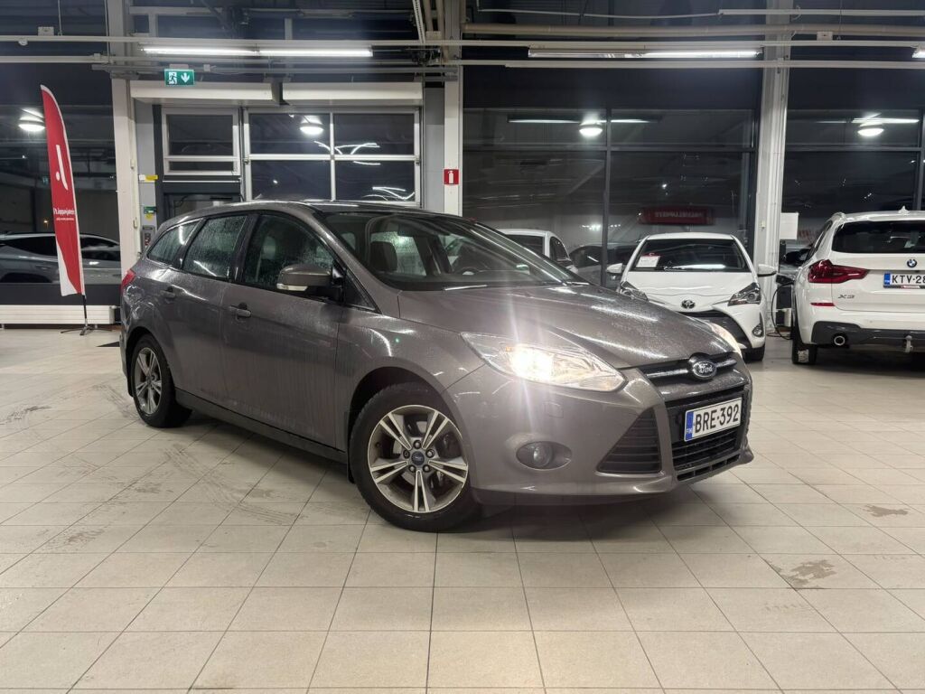 Ford Focus 2013 Ruskea (beige)