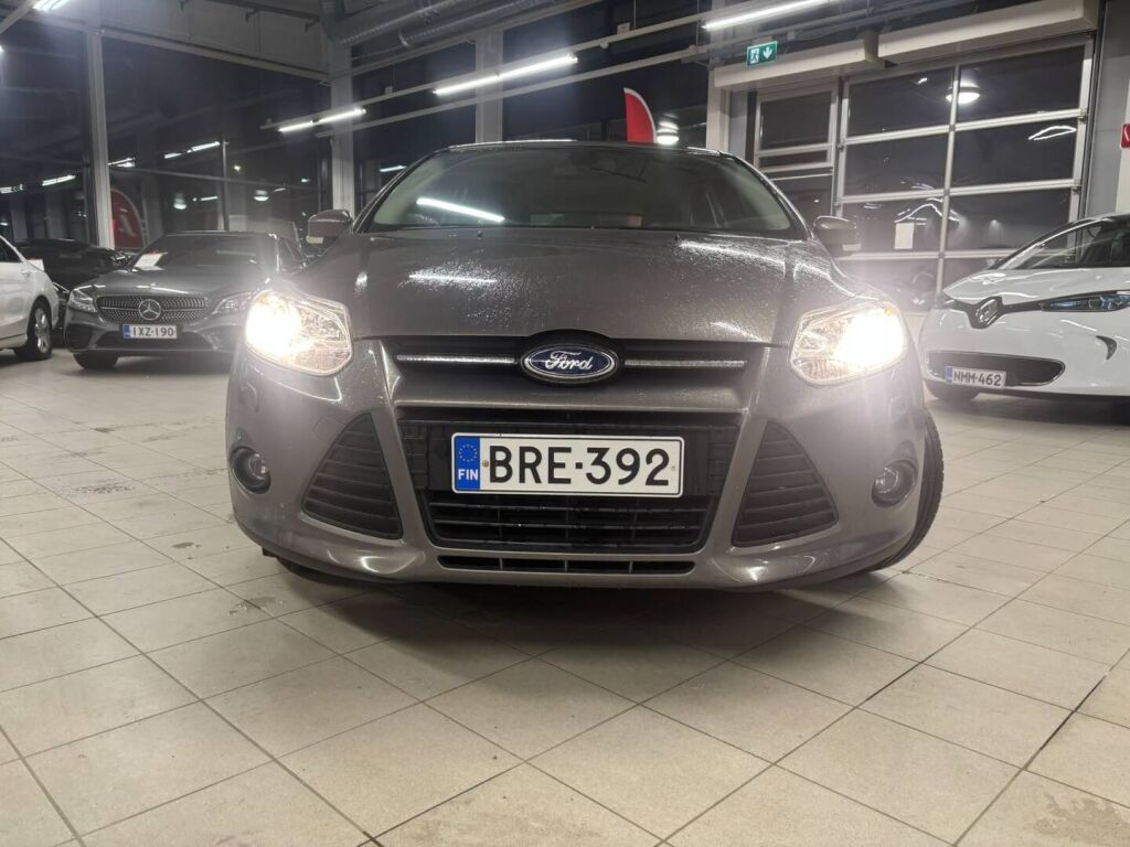 Ford Focus 2013 Ruskea (beige)