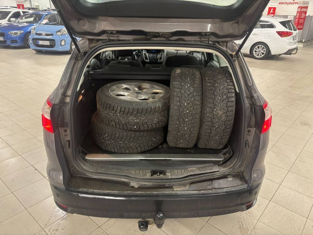 Ford Focus 2013 Ruskea (beige)