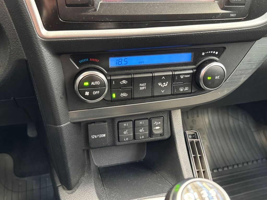Toyota Auris 2013 Ruskea (beige)
