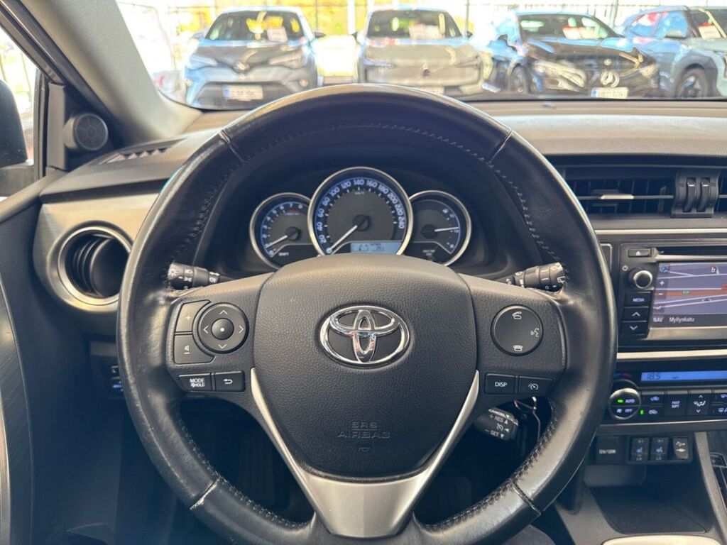 Toyota Auris 2013 Ruskea (beige)