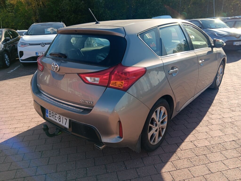 Toyota Auris 2013 Ruskea (beige)