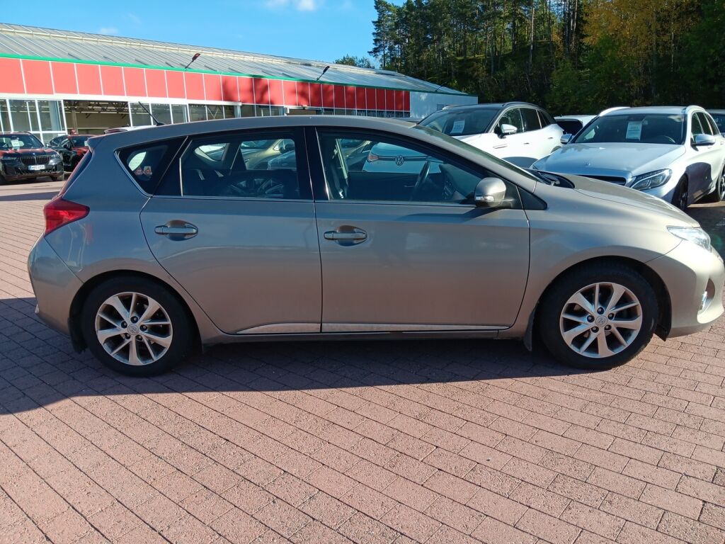 Toyota Auris 2013 Ruskea (beige)