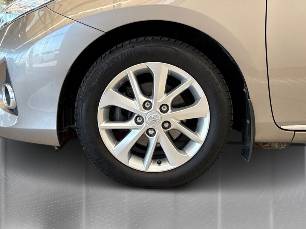 Toyota Auris 2013 Ruskea (beige)