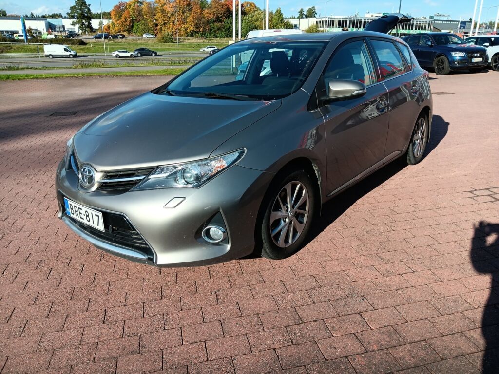 Toyota Auris 2013 Ruskea (beige)